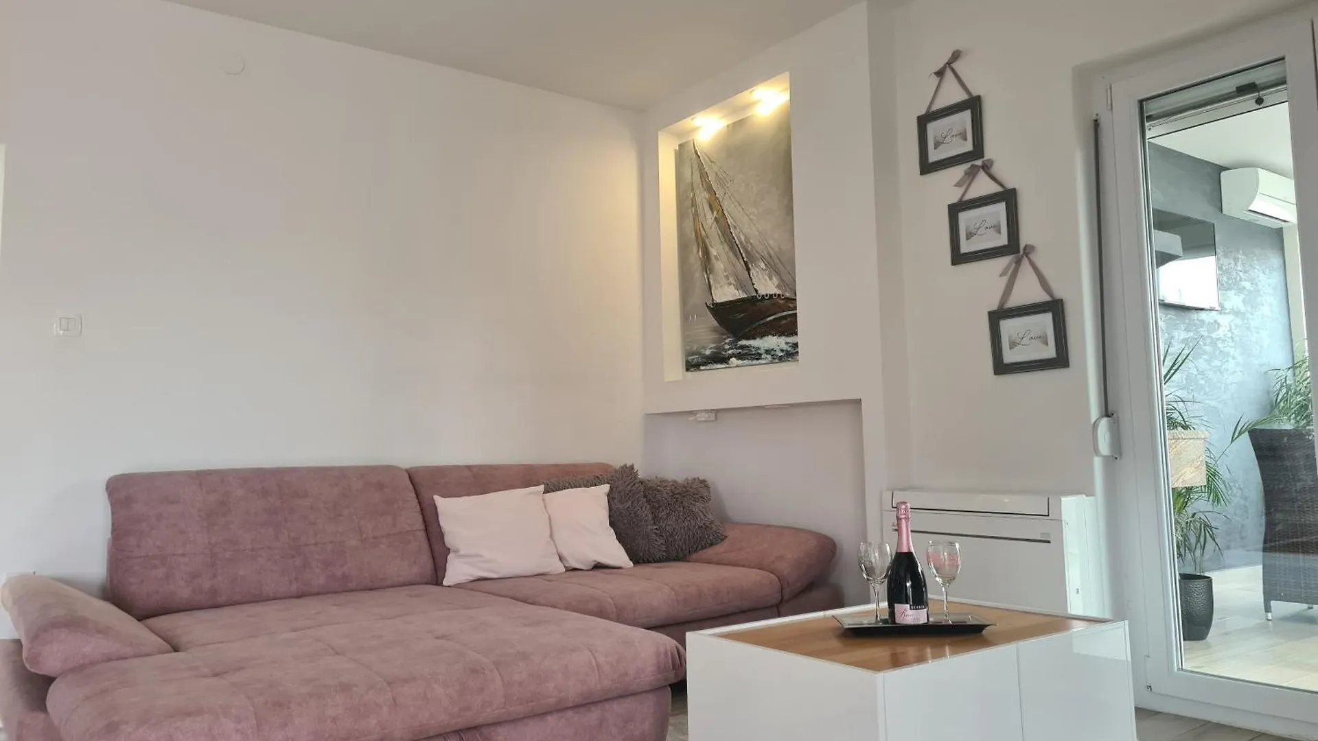 Lelo Apartment With Jacuzzi And Free Parking Zadar 0*,