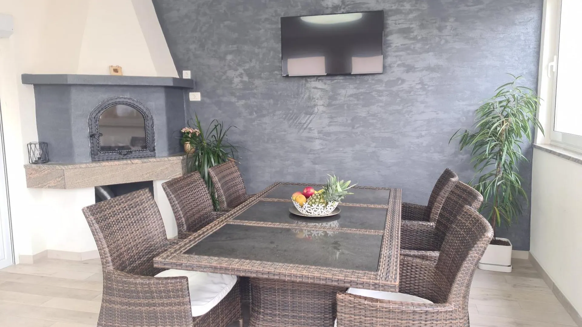 Lelo Apartment With Jacuzzi And Free Parking Zadar