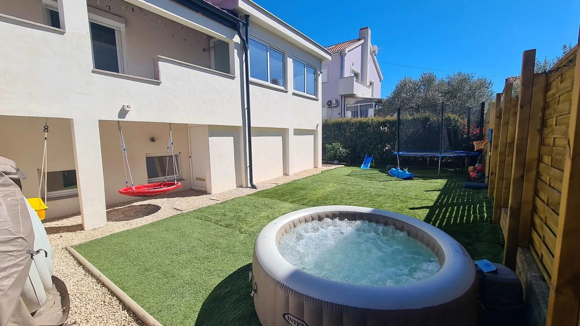 Lelo Apartment With Jacuzzi And Free Parking Zadar